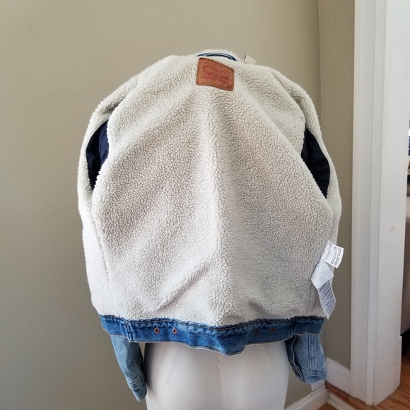 Levi's Ex-Boyfriend Sherpa Trucker Jacket - Picture 7 of 7